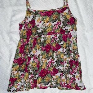 Baby doll floral tank top w/pockets!